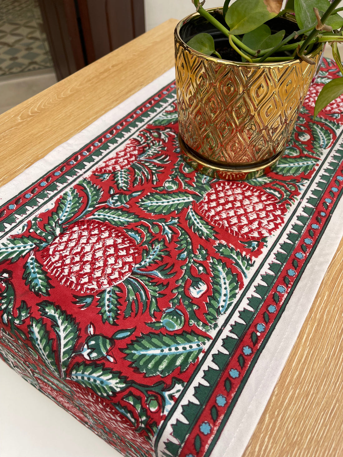 Different ways to use a table runner