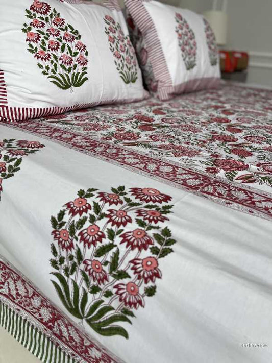 Included in the green red bedding set a flat sheet and two pillowcases in pure cotton and hand block print