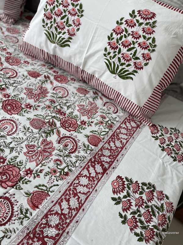 Included in the green red bedding set a flat sheet and two pillowcases in pure cotton and hand block print