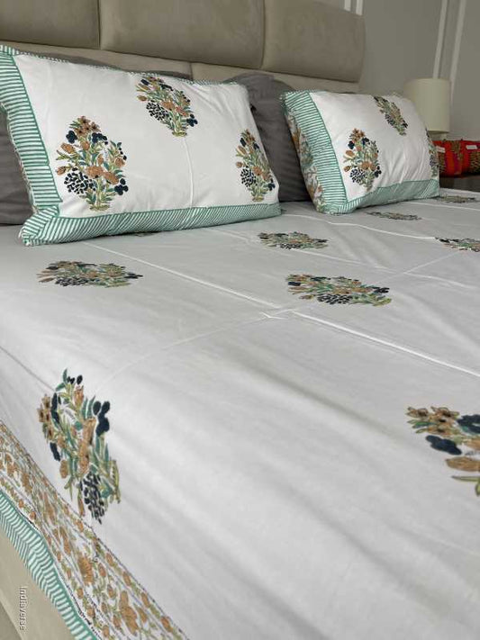 Included in the green beige bedding set a flat sheet and two pillowcases in pure cotton and hand block print