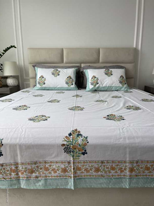 Included in the green beige bedding set a flat sheet and two pillowcases in pure cotton and hand block print