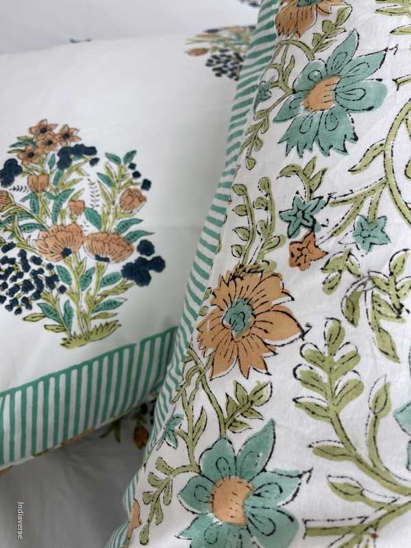 Included in the green beige bedding set a flat sheet and two pillowcases in pure cotton and hand block print