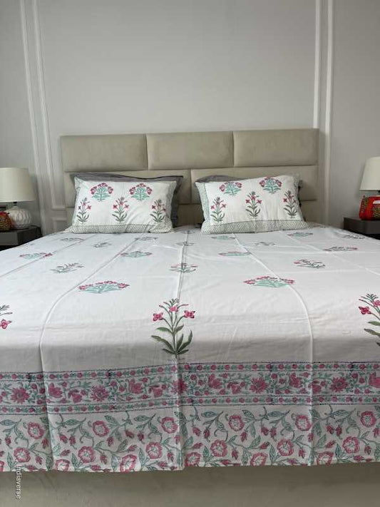 Included in the pink turquoise bedding set a flat sheet and two pillowcases in pure cotton and hand block print