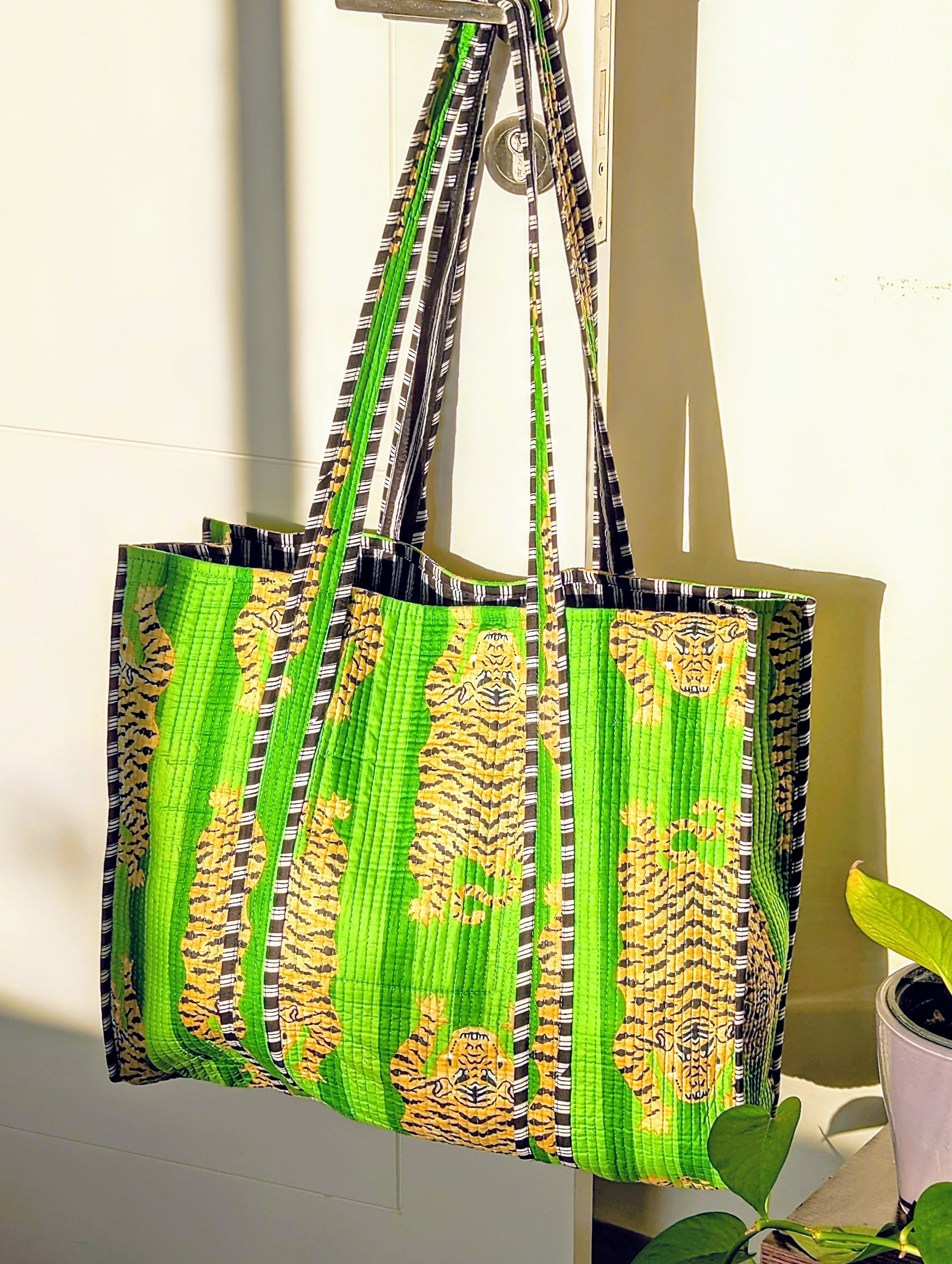 quilted-tote-bag-green-tiger(1)