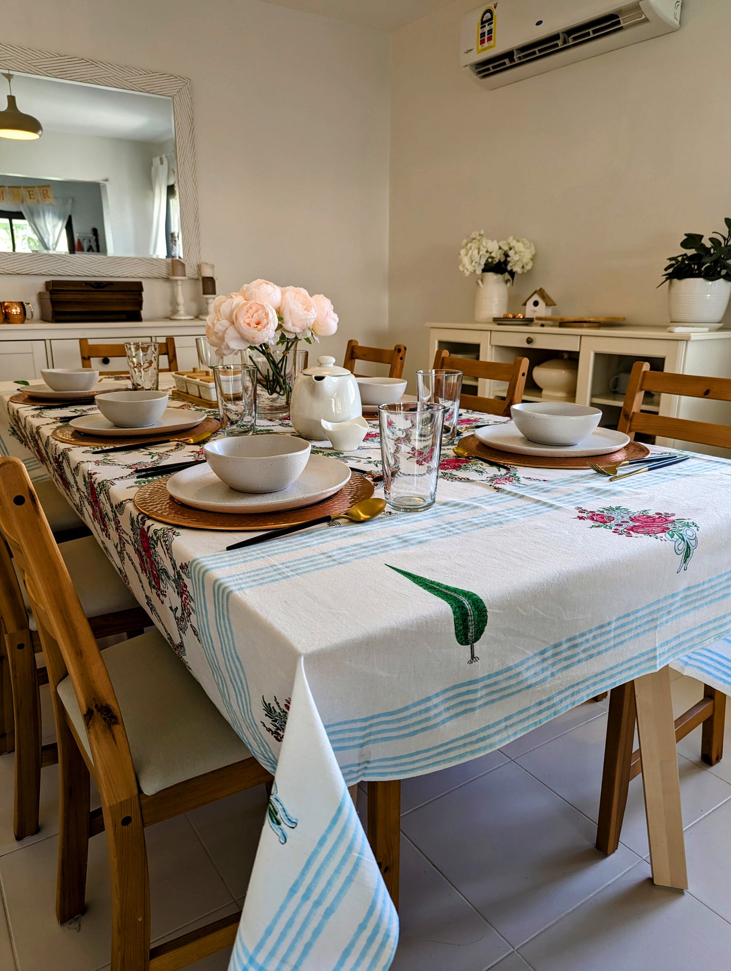 table cover with colonial leopard design(2)