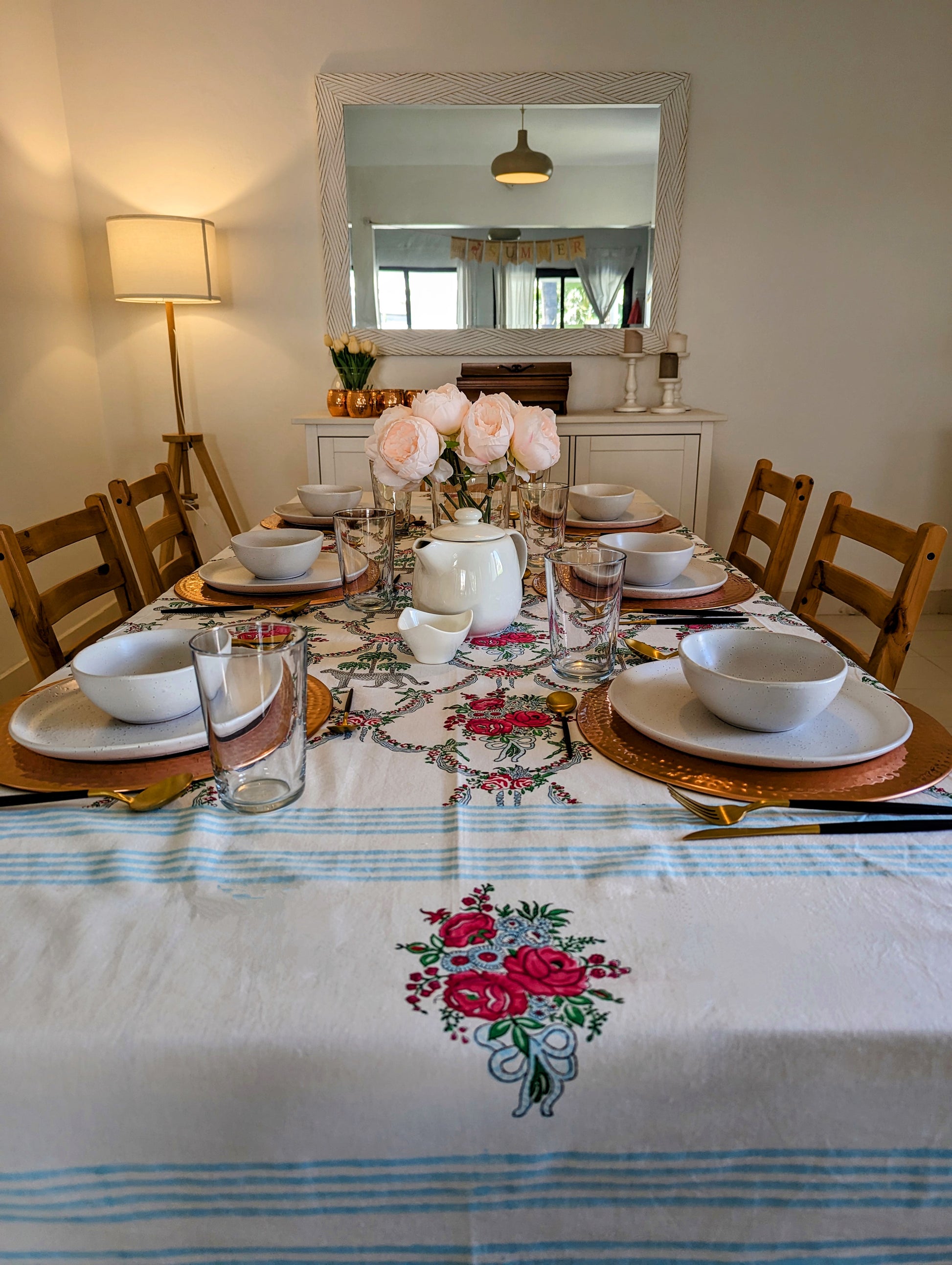 table cover with colonial leopard design(1)