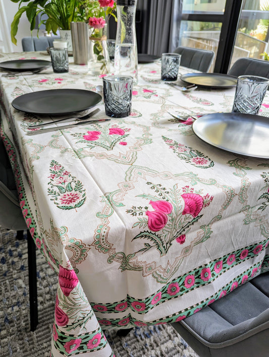 table cover with elegant rose design(1)