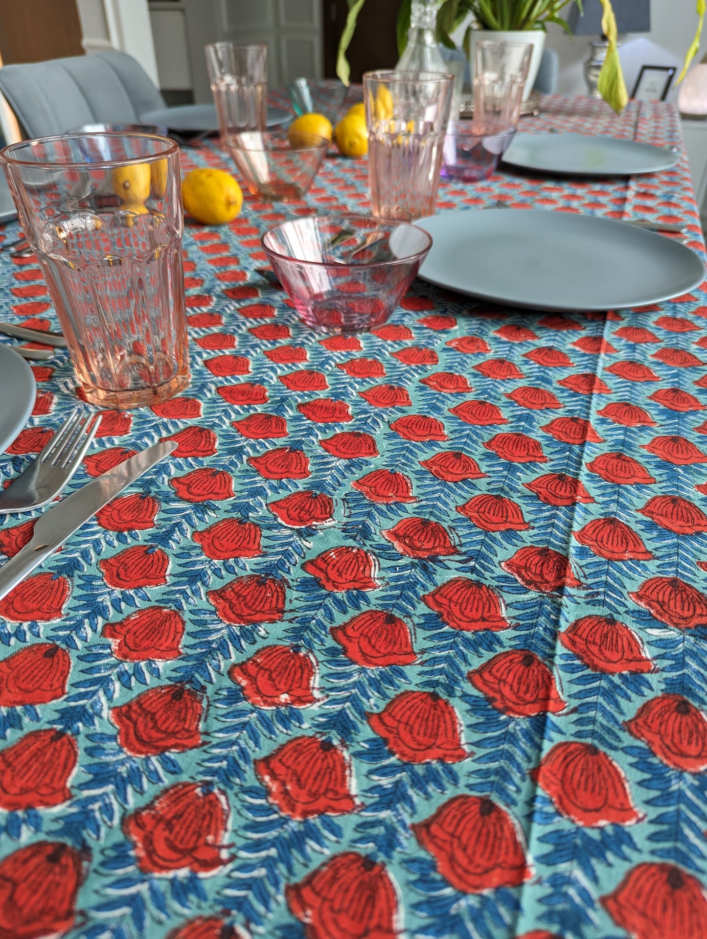 table cover with ocean of roses design(2)