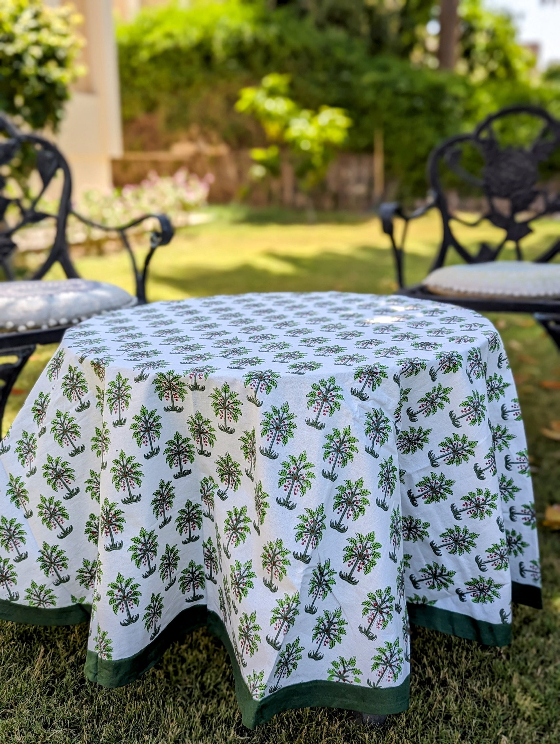 round-table-cloth-palms(2)