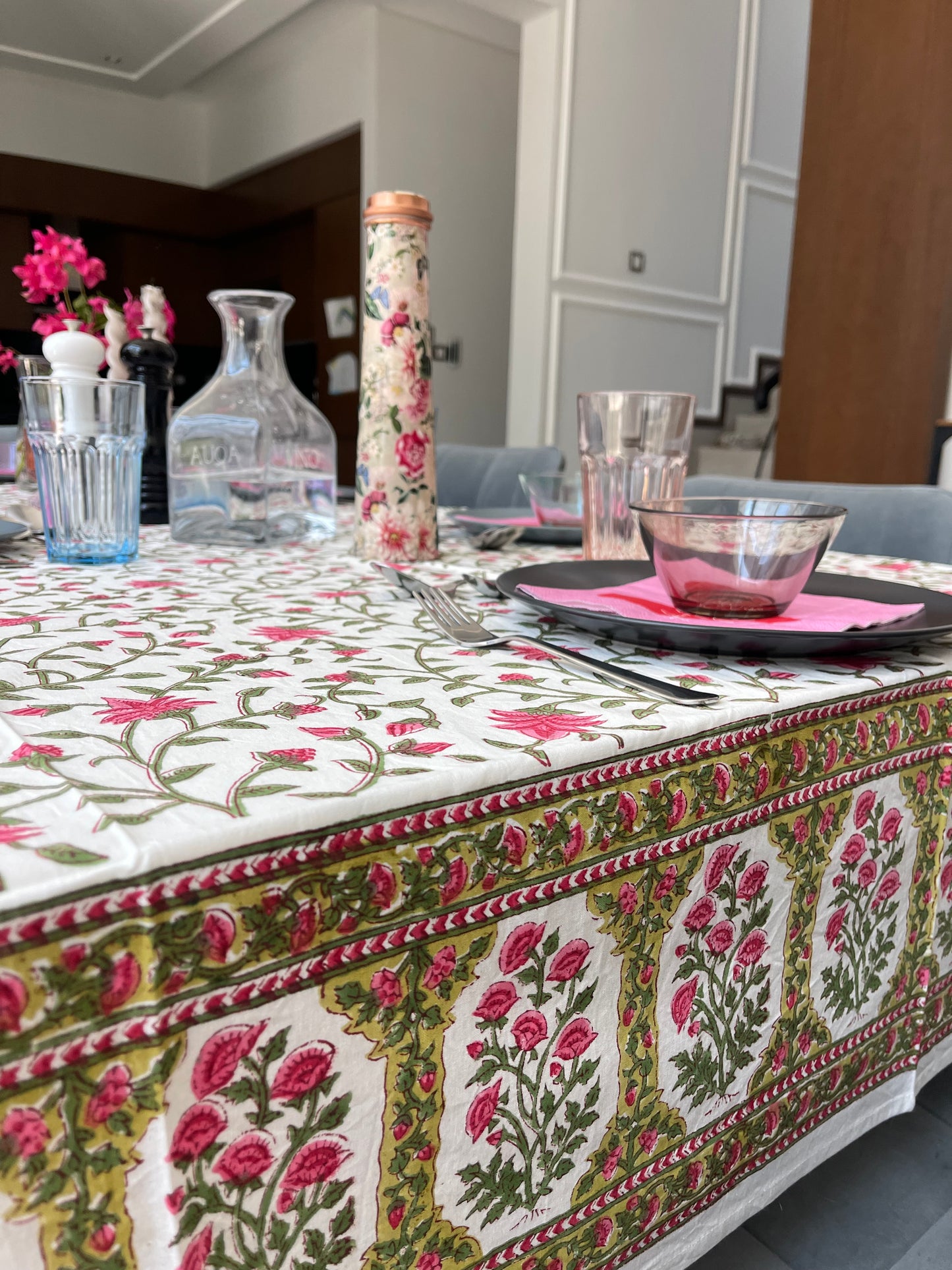 Table Cover - Ocean of Roses