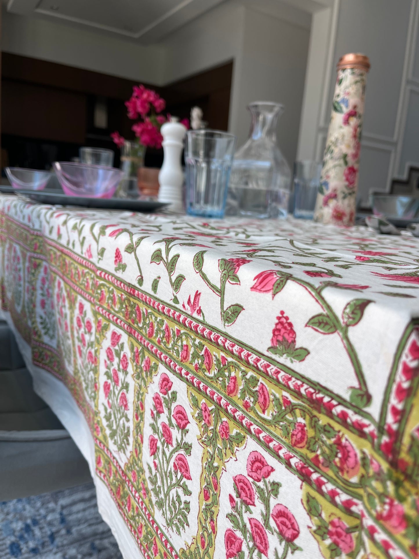 Table Cover - Ocean of Roses