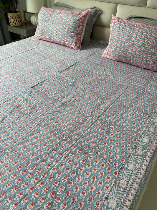 Included in the pink turquoise bedding set a flat sheet and two pillowcases in pure cotton and hand block print