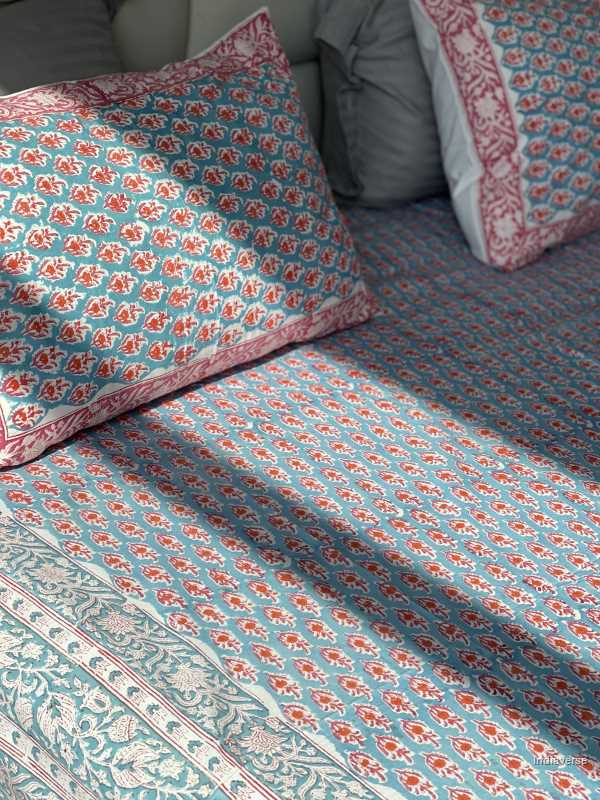 Included in the pink turquoise bedding set a flat sheet and two pillowcases in pure cotton and hand block print