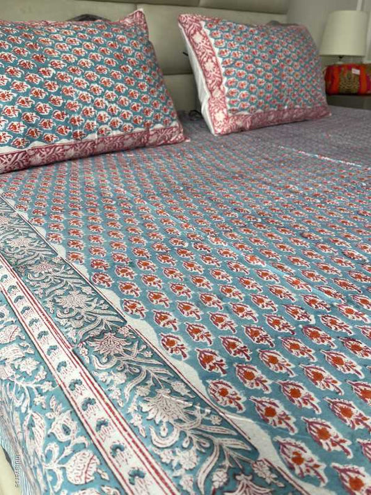 Included in the pink turquoise bedding set a flat sheet and two pillowcases in pure cotton and hand block print