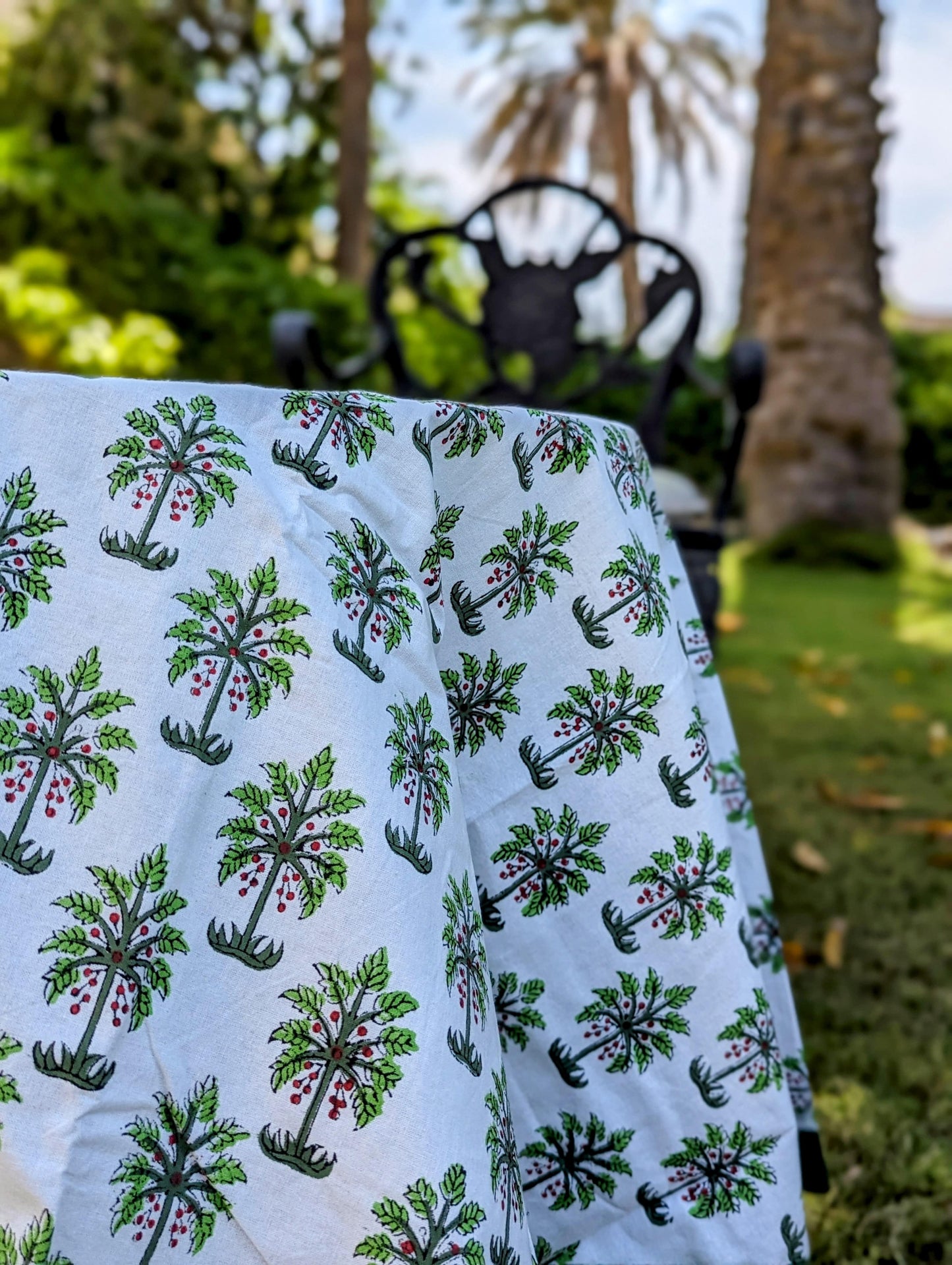 round-table-cloth-with-small-palm-tree-print-on-white-background-and-with-dark-green-border