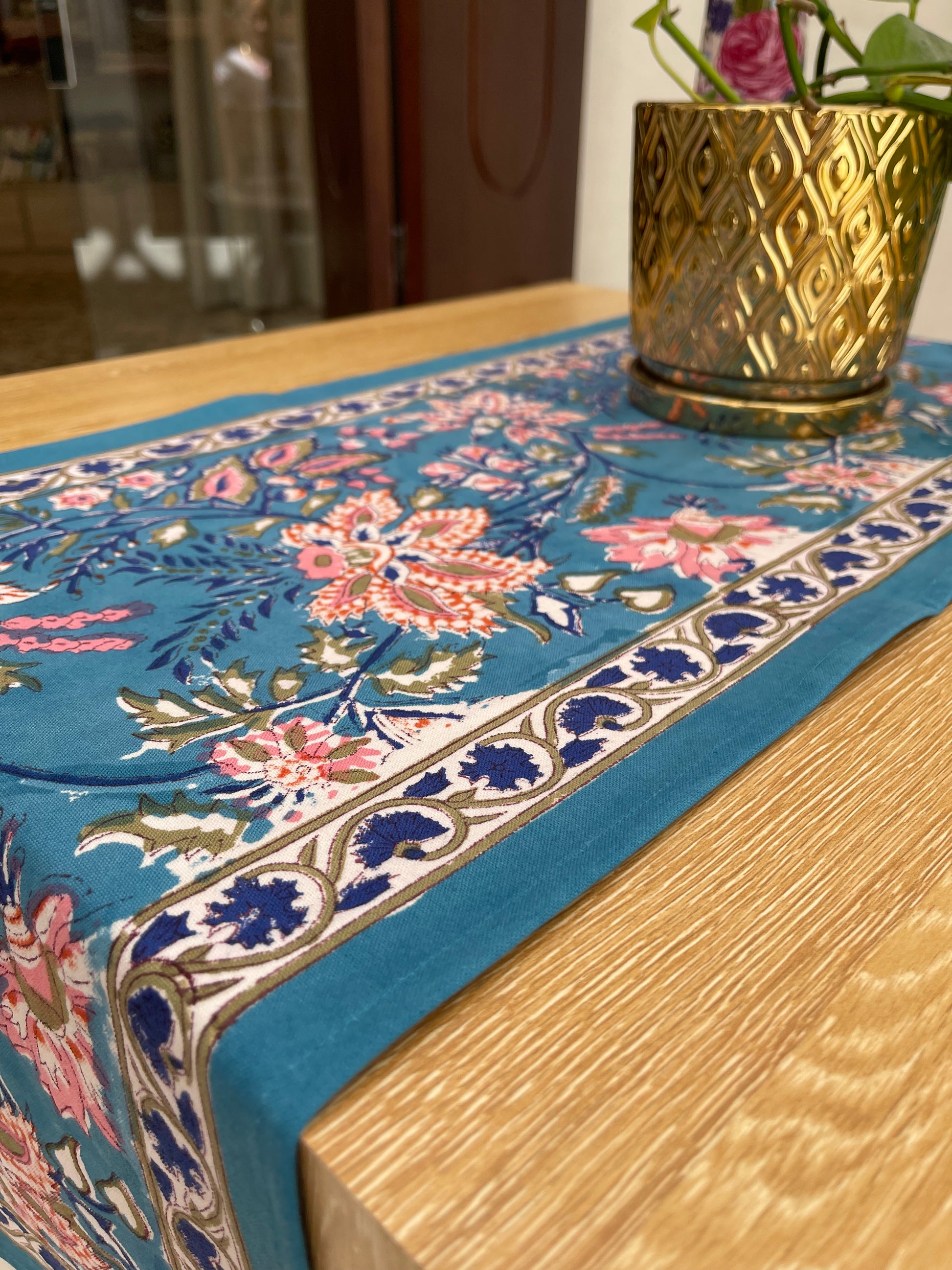 table-runner-peacock-flower(4)