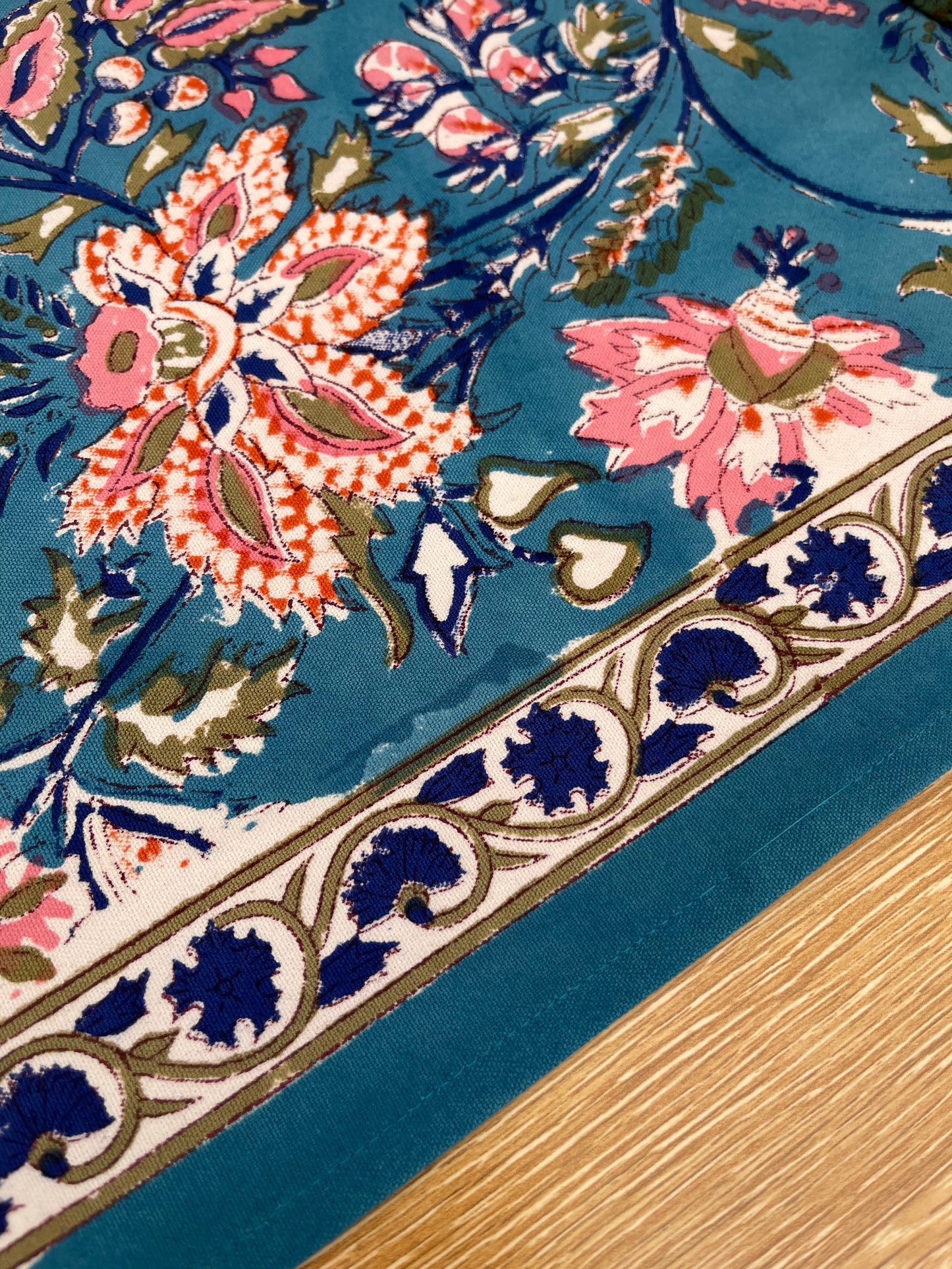 table-runner-peacock-flower(3)