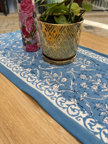 table-runner-sky-blue(3)