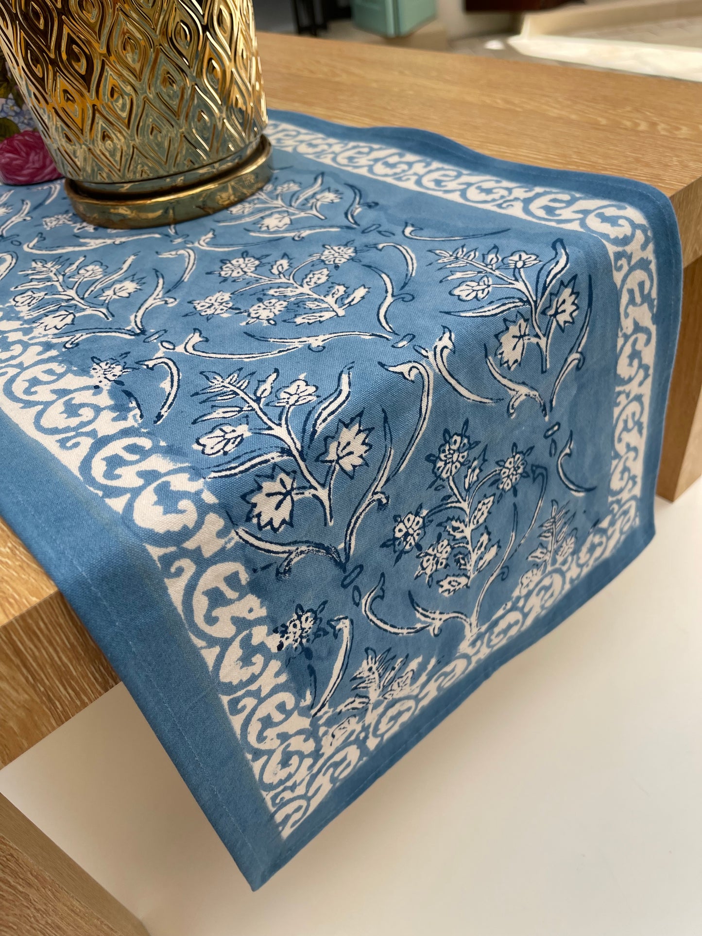 table-runner-sky-blue(1)