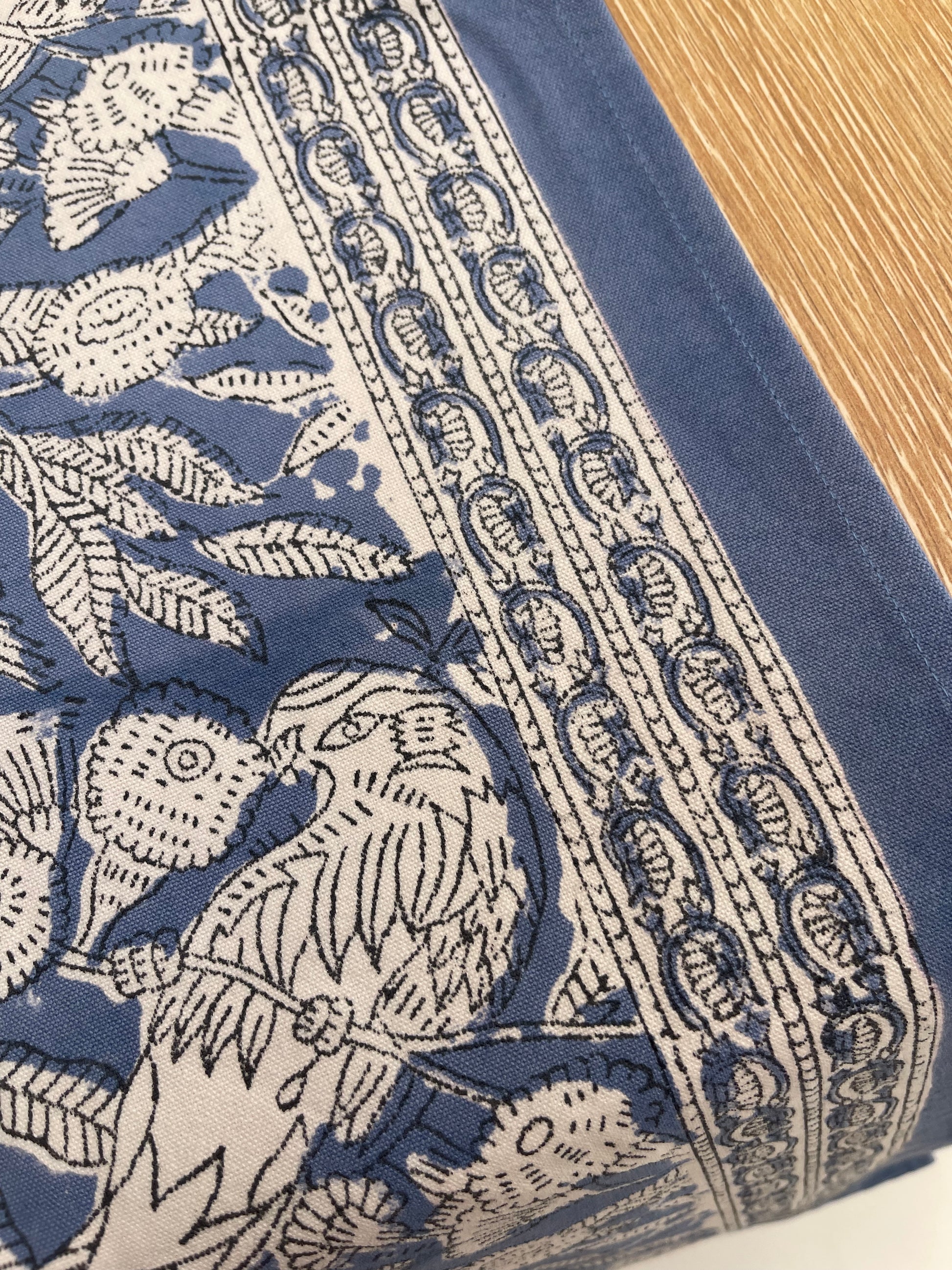 table-runner-blue-bird(2)