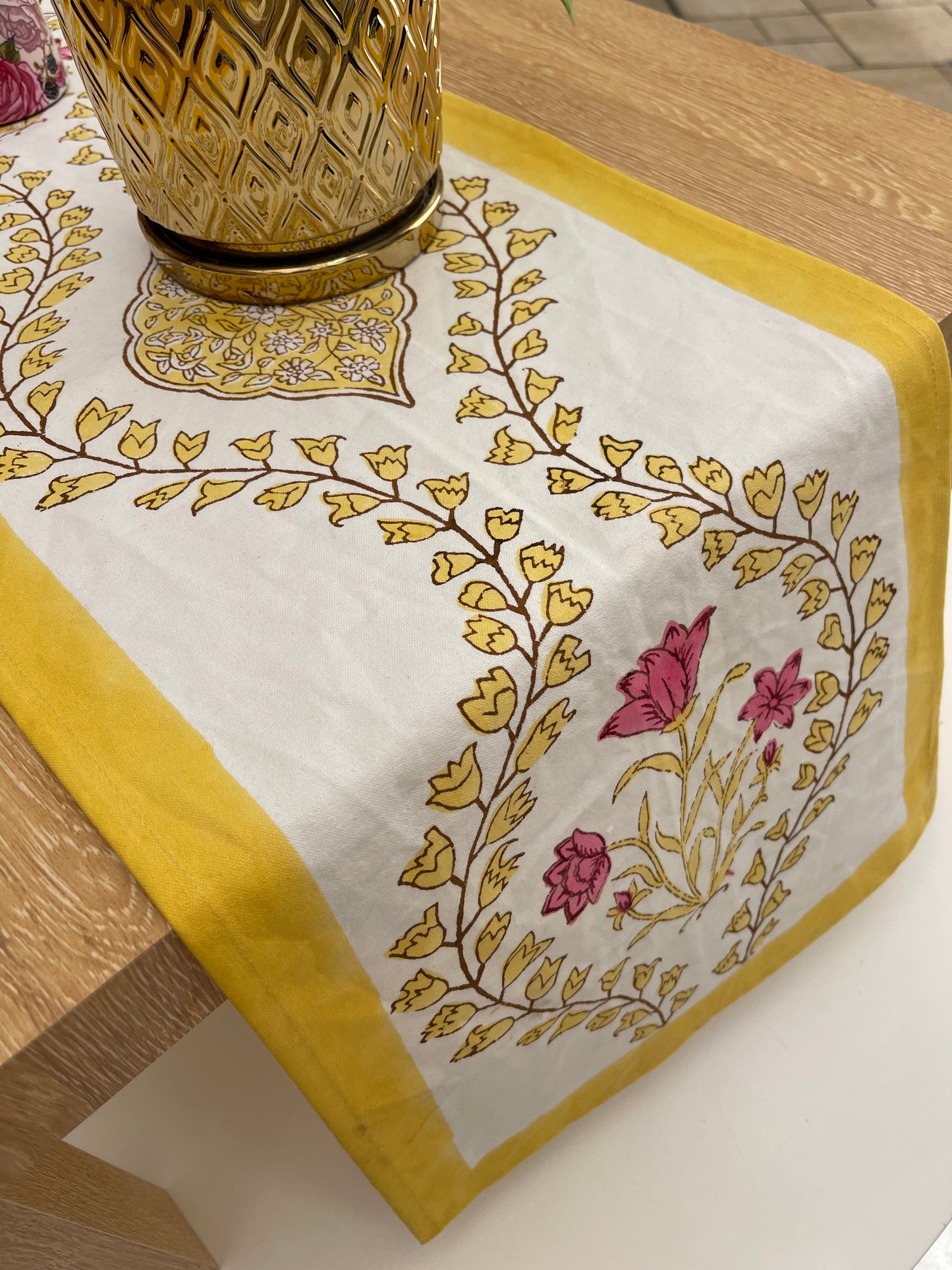 table-runner-yellow-garden(1)