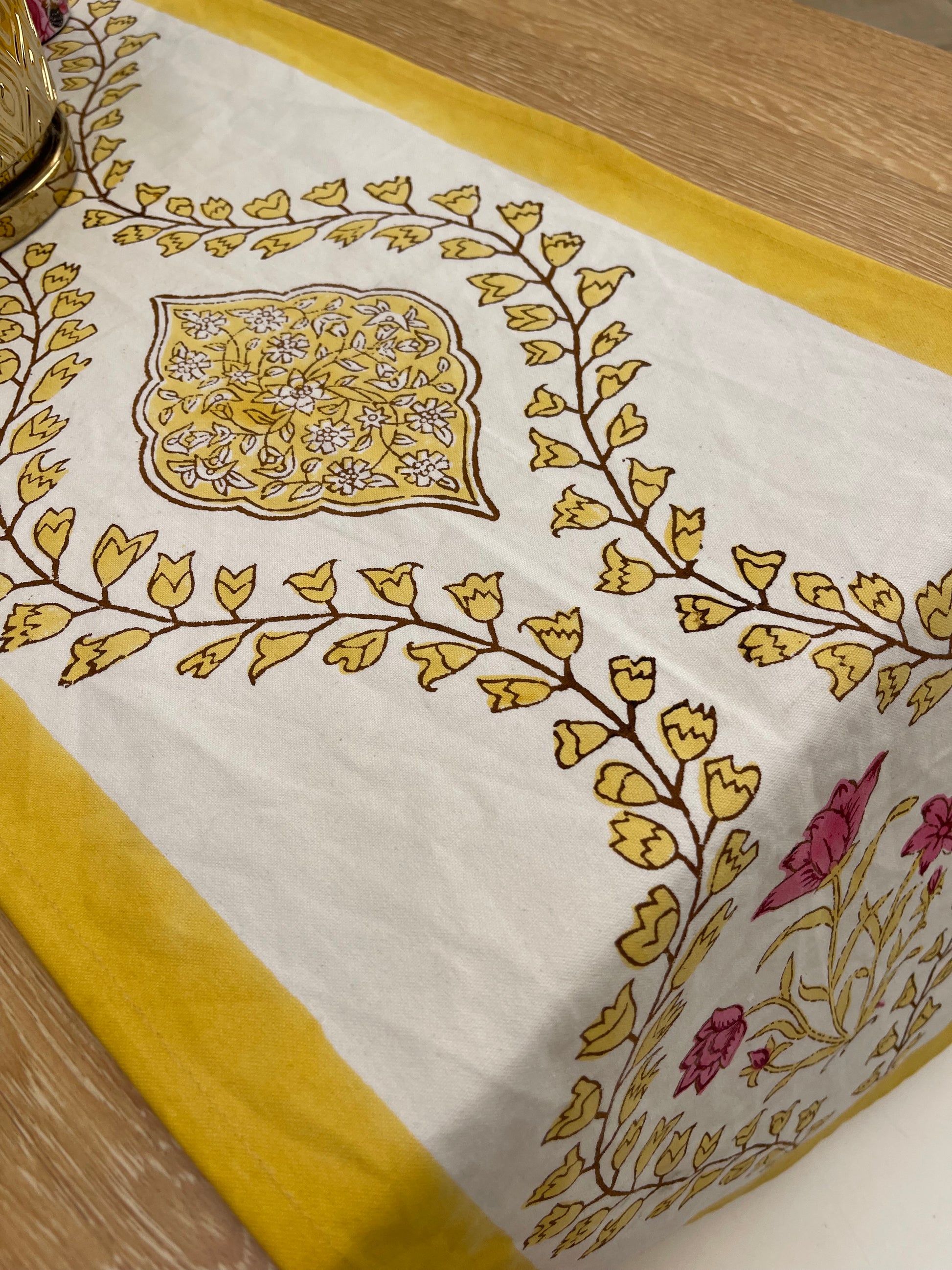 table-runner-yellow-garden(3)