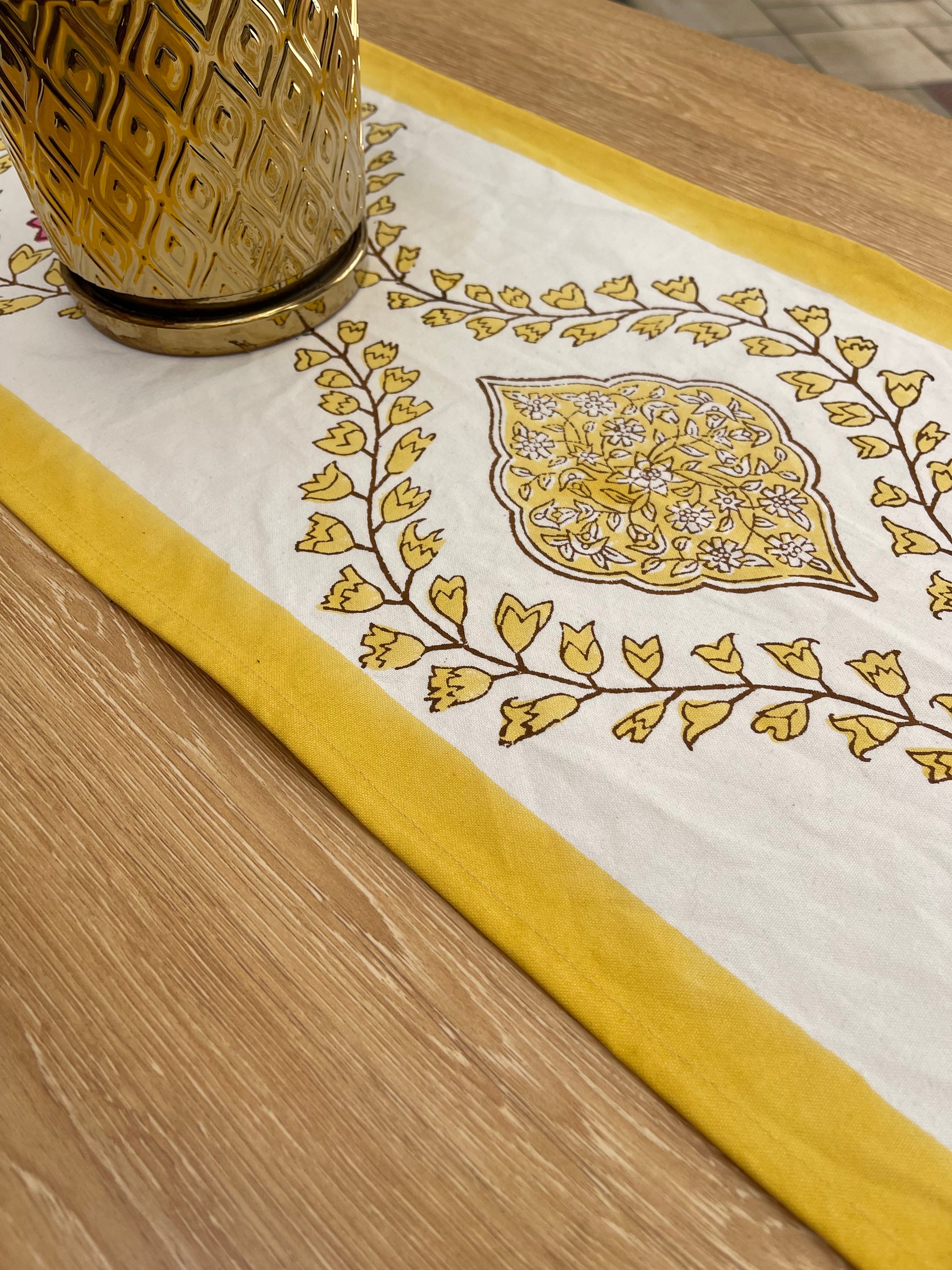 table-runner-yellow-garden(4)