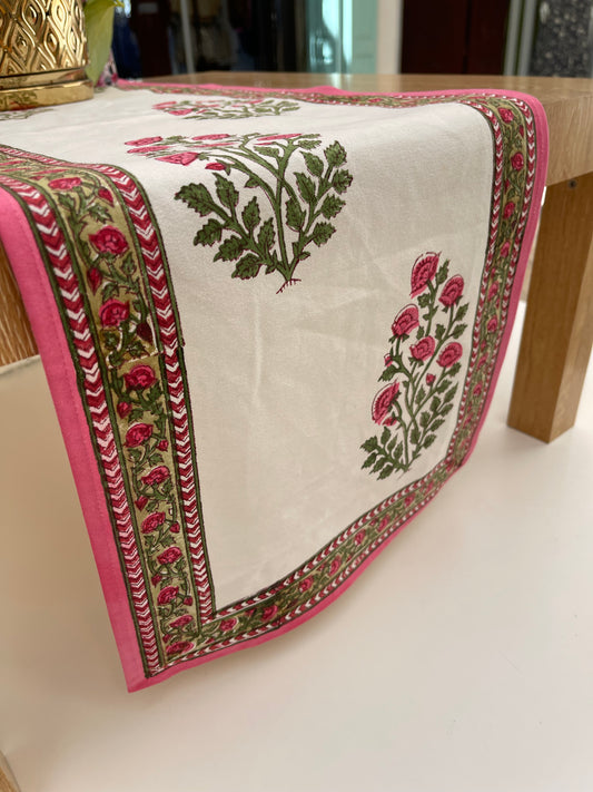 table-runner-rose(1)