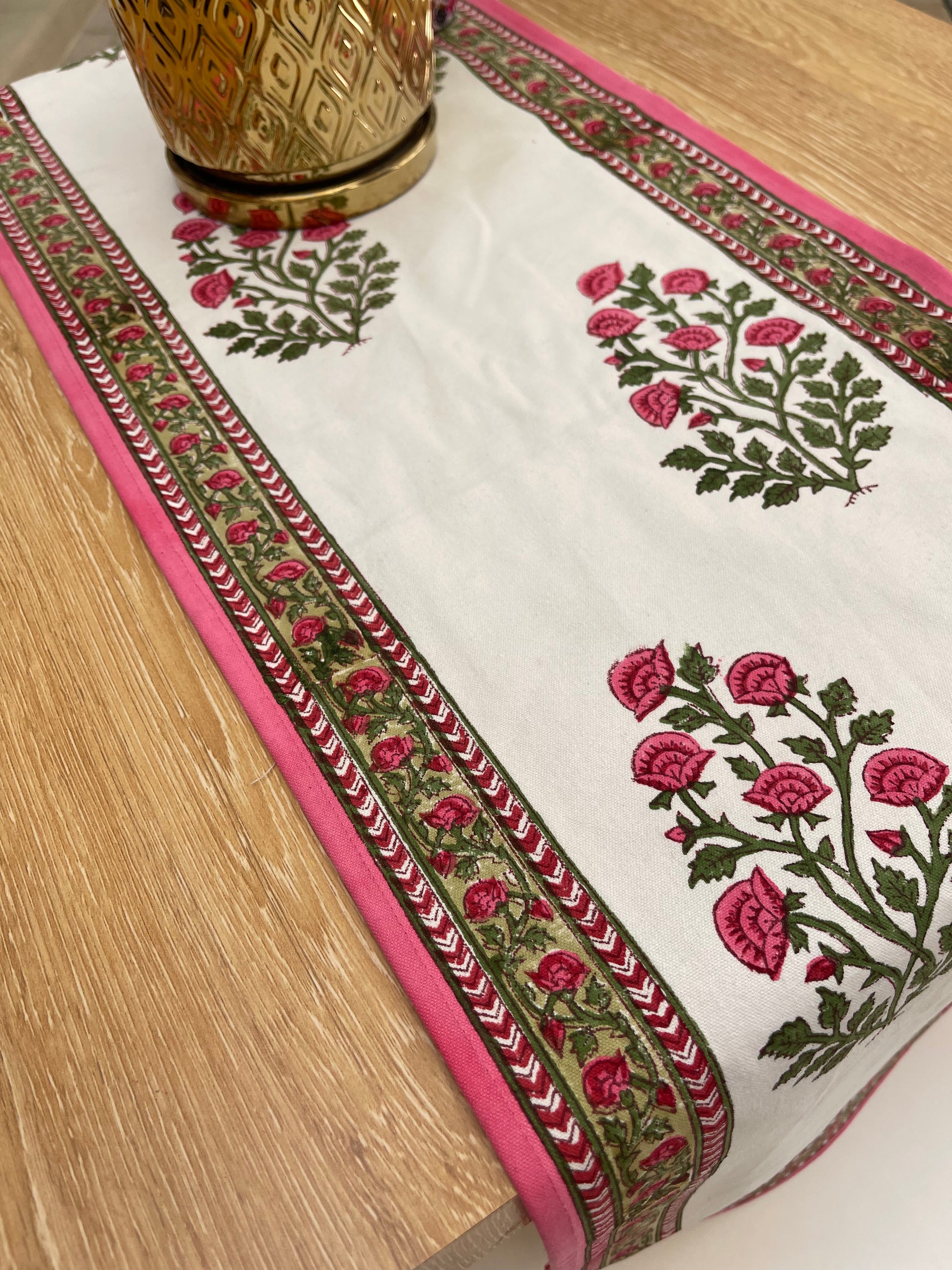 table-runner-rose(2)