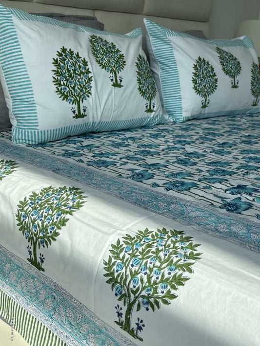 Included in the green turquoise bedding set a flat sheet and two pillowcases in pure cotton and hand block print