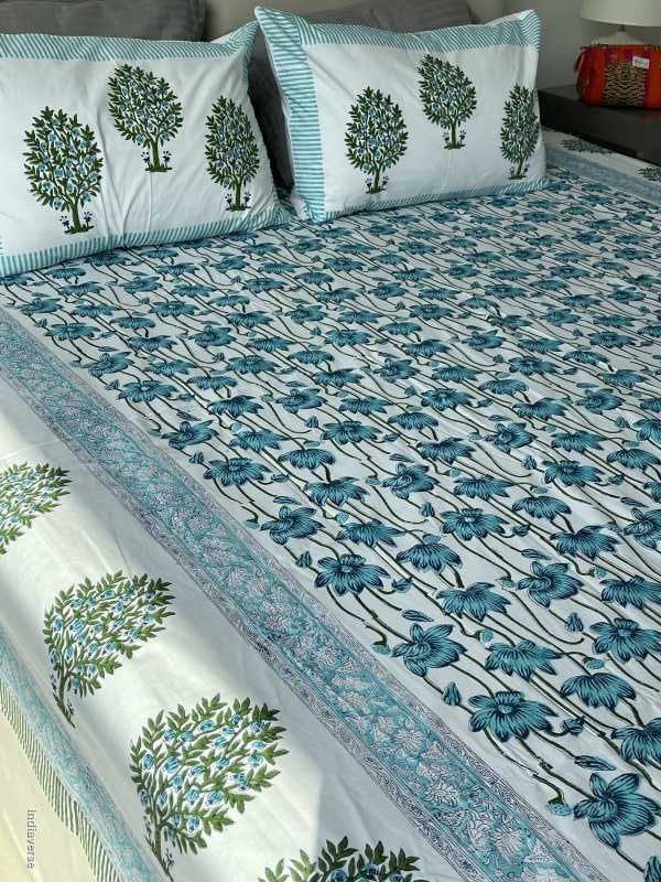 Included in the green turquoise bedding set a flat sheet and two pillowcases in pure cotton and hand block print