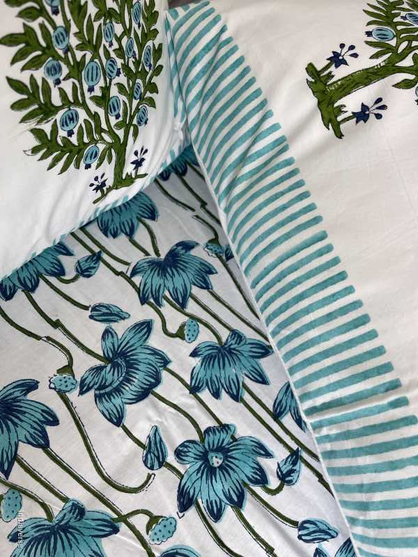 Included in the green turquoise bedding set a flat sheet and two pillowcases in pure cotton and hand block print