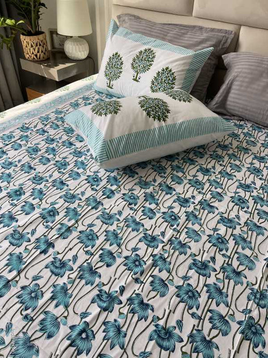 Included in the green turquoise bedding set a flat sheet and two pillowcases in pure cotton and hand block print