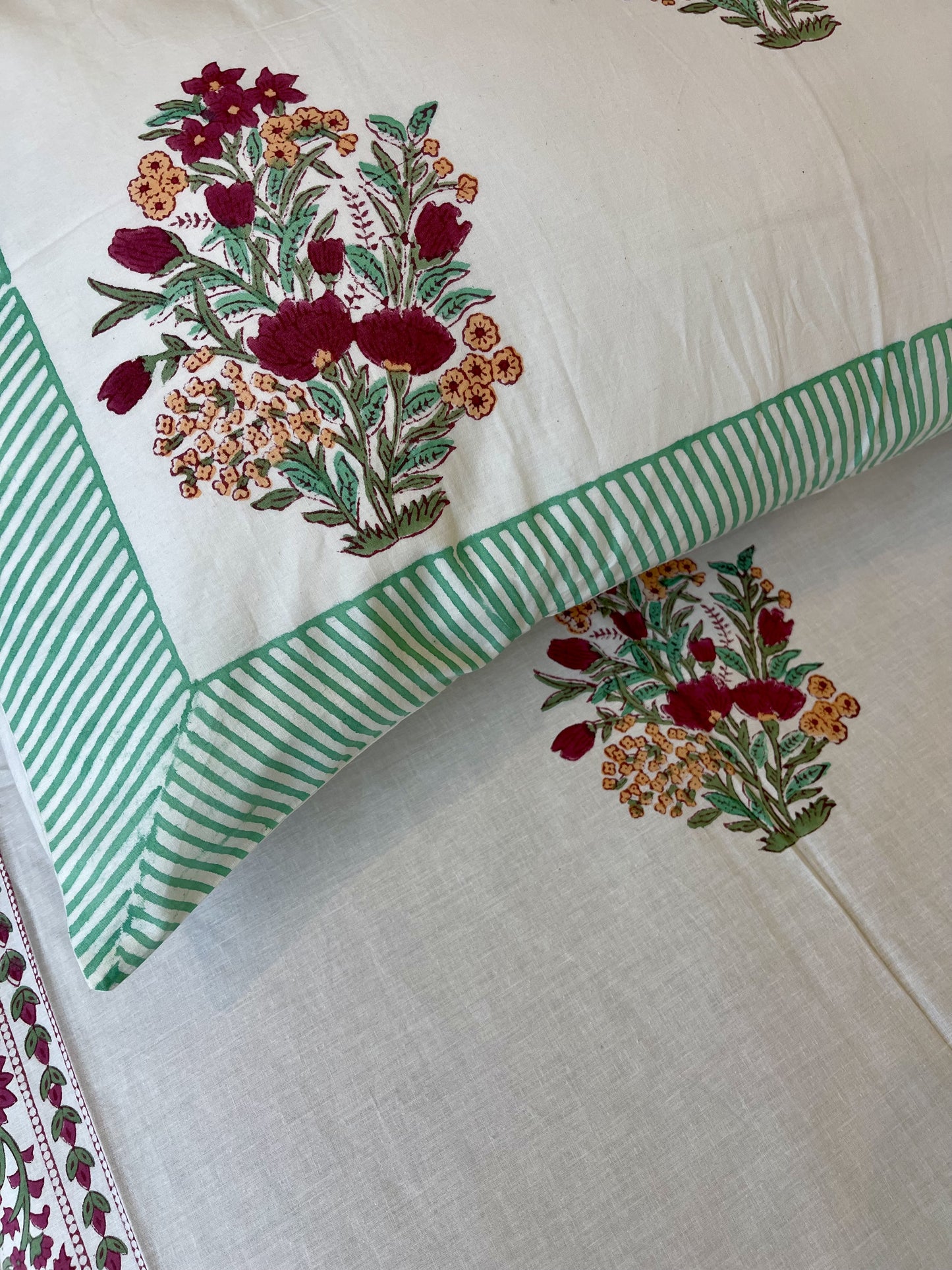 Included in the green orange set colorful bouquet a flat sheet and two pillowcases in pure cotton and handblock printed