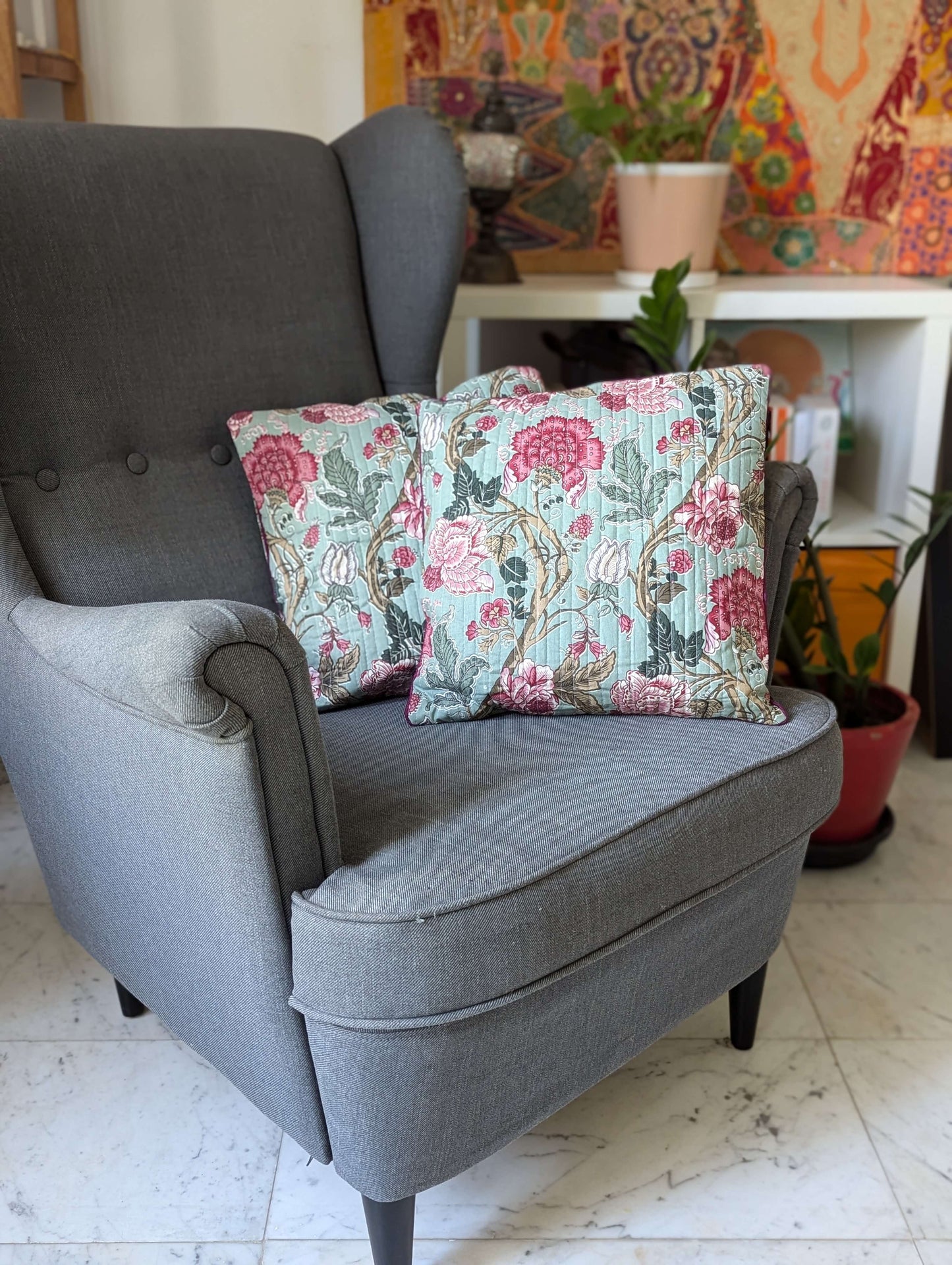 cushion-cover-with-pink-and-red-flower-design-on-a-turquoise-color-base