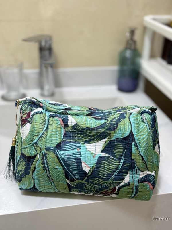 Toiletry Pouch Set with green jungle leaves design and in three different sizes for toiletries and cosmetics | Green Leaves