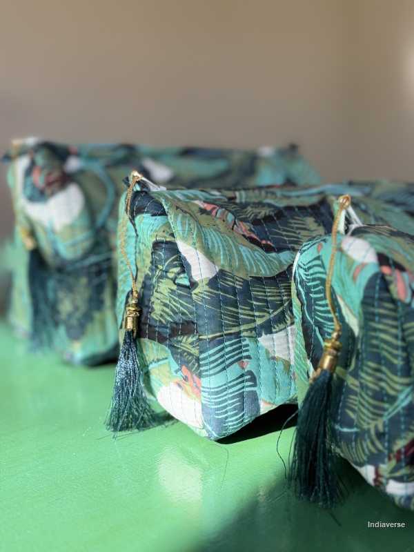 Toiletry Pouch Set with green jungle leaves design and in three different sizes for toiletries and cosmetics | Green Leaves