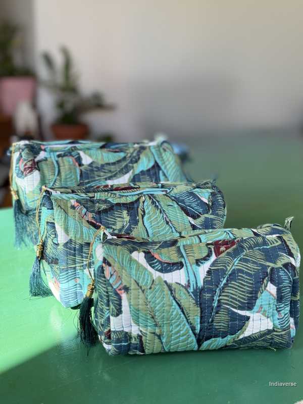 Toiletry Pouch Set with green jungle leaves design and in three different sizes for toiletries and cosmetics | Green Leaves