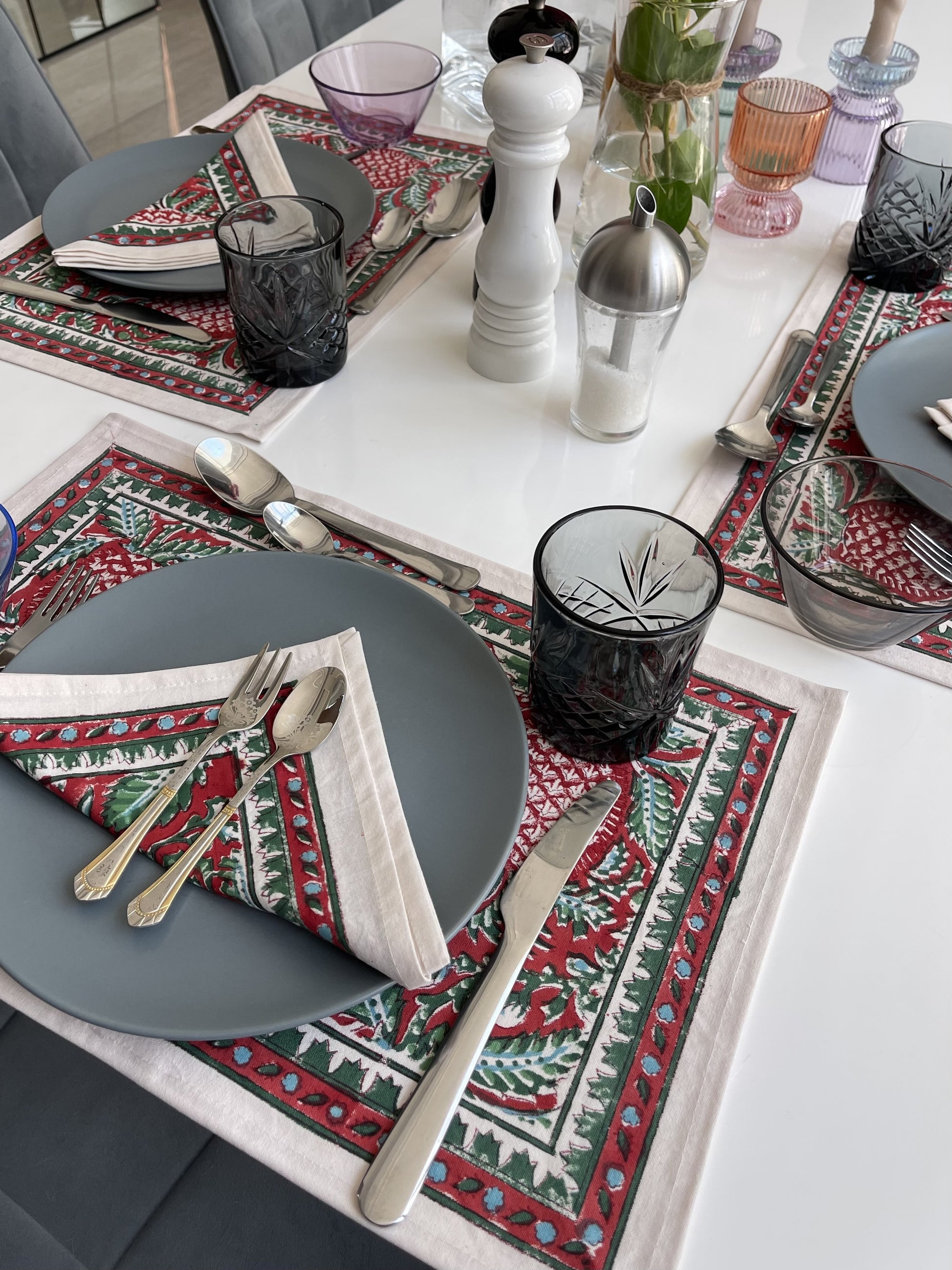 Green red 6-piece hand block printed canvas cotton placemat and napkin set Pineapple design made from Indian cotton