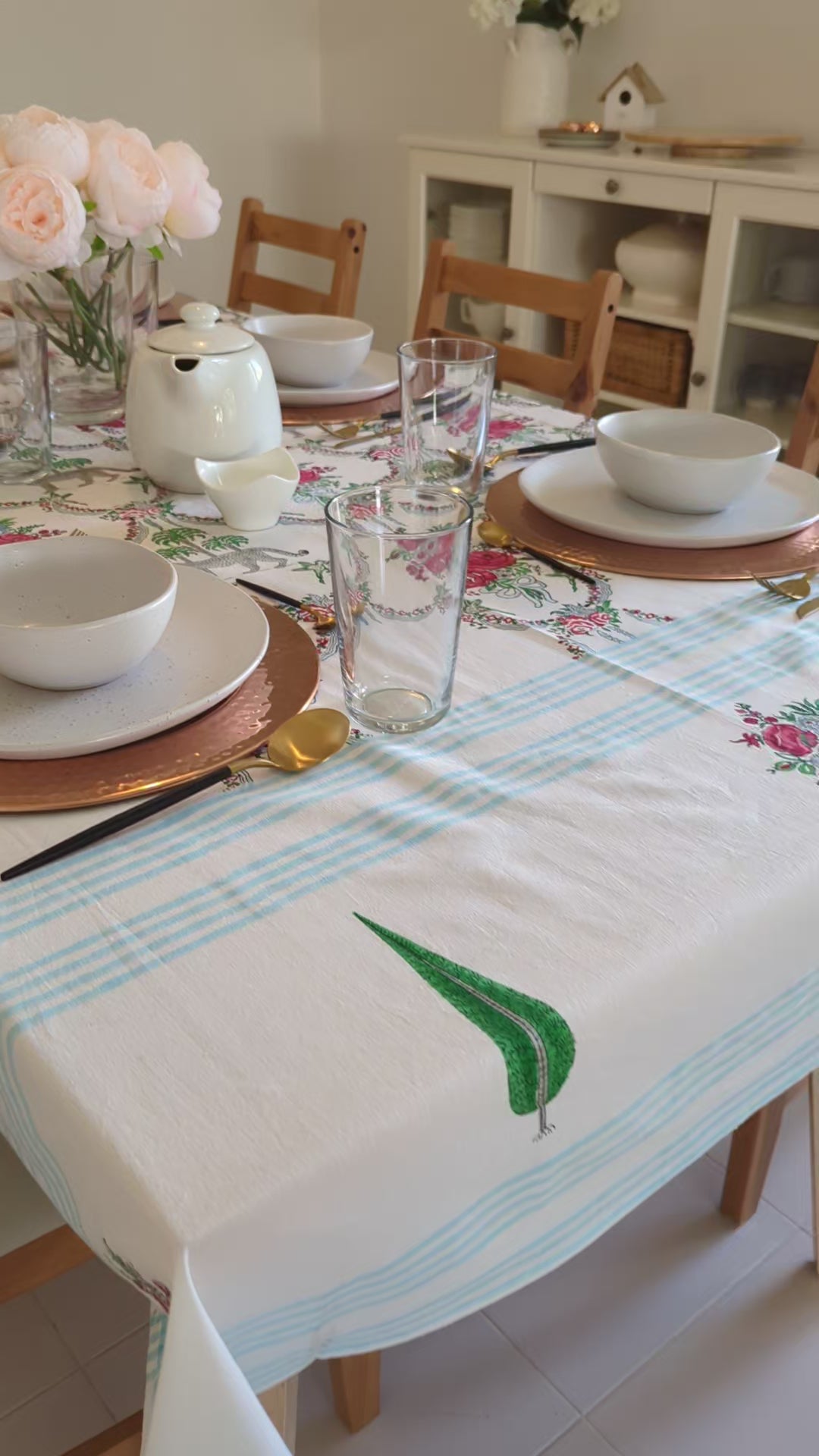 table cover with colonial leopard design(video)