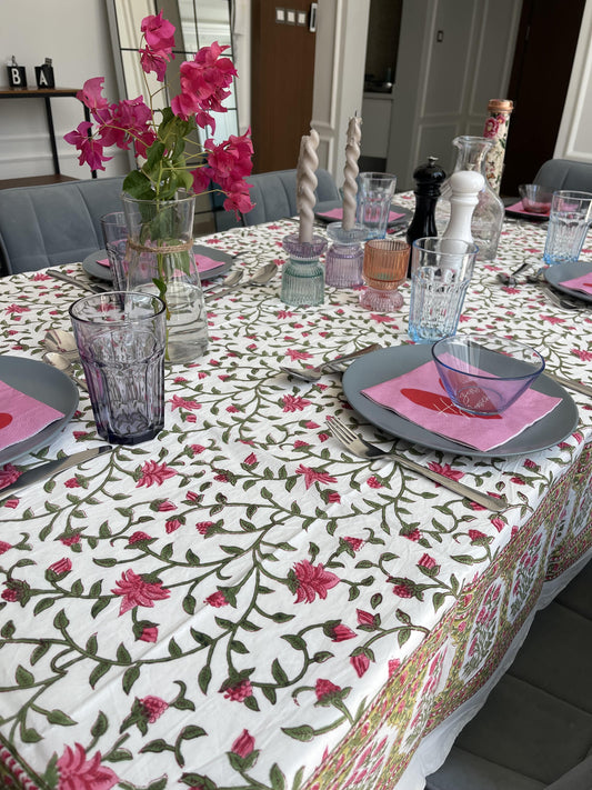 rectangular-table-cloth-romantic-pink-roses-design-on-white-background-with-rose-border