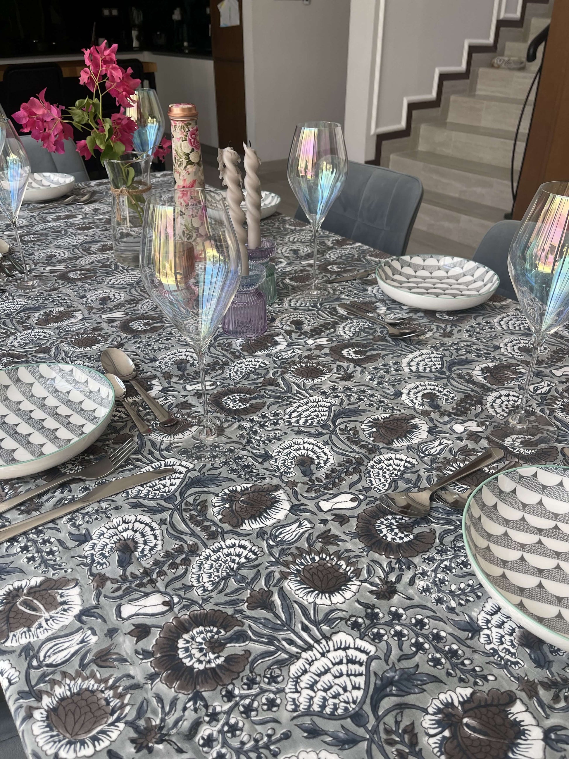 rectangular_tablecloth_for_6_seater_table_with_grey_background_and_white_and_beige_flower_design