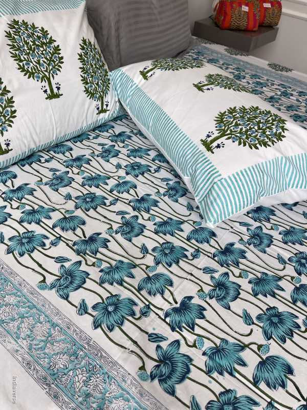 Included in the green turquoise bedding set a flat sheet and two pillowcases in pure cotton and hand block print